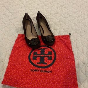 Tory Burch brown suede pumps 9m